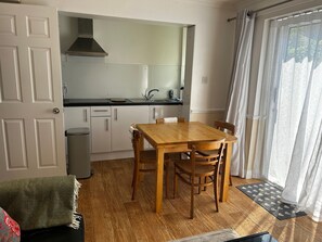 Classic Apartment | Iron/ironing board, free WiFi - Byways Apartments (Salisbury)