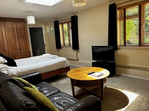 Classic Apartment | Living area - Byways Apartments (Salisbury)