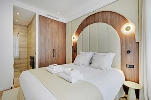 2 bedrooms, iron/ironing board, WiFi, bed sheets - Amazing 2-bedroom apartment with AC in lively Paris (Paris)