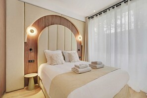 2 bedrooms, iron/ironing board, WiFi, bed sheets - Amazing 2-bedroom apartment with AC in lively Paris (Paris)