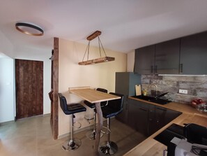 Køleskab, ovn, kogeplade, opvaskemaskine