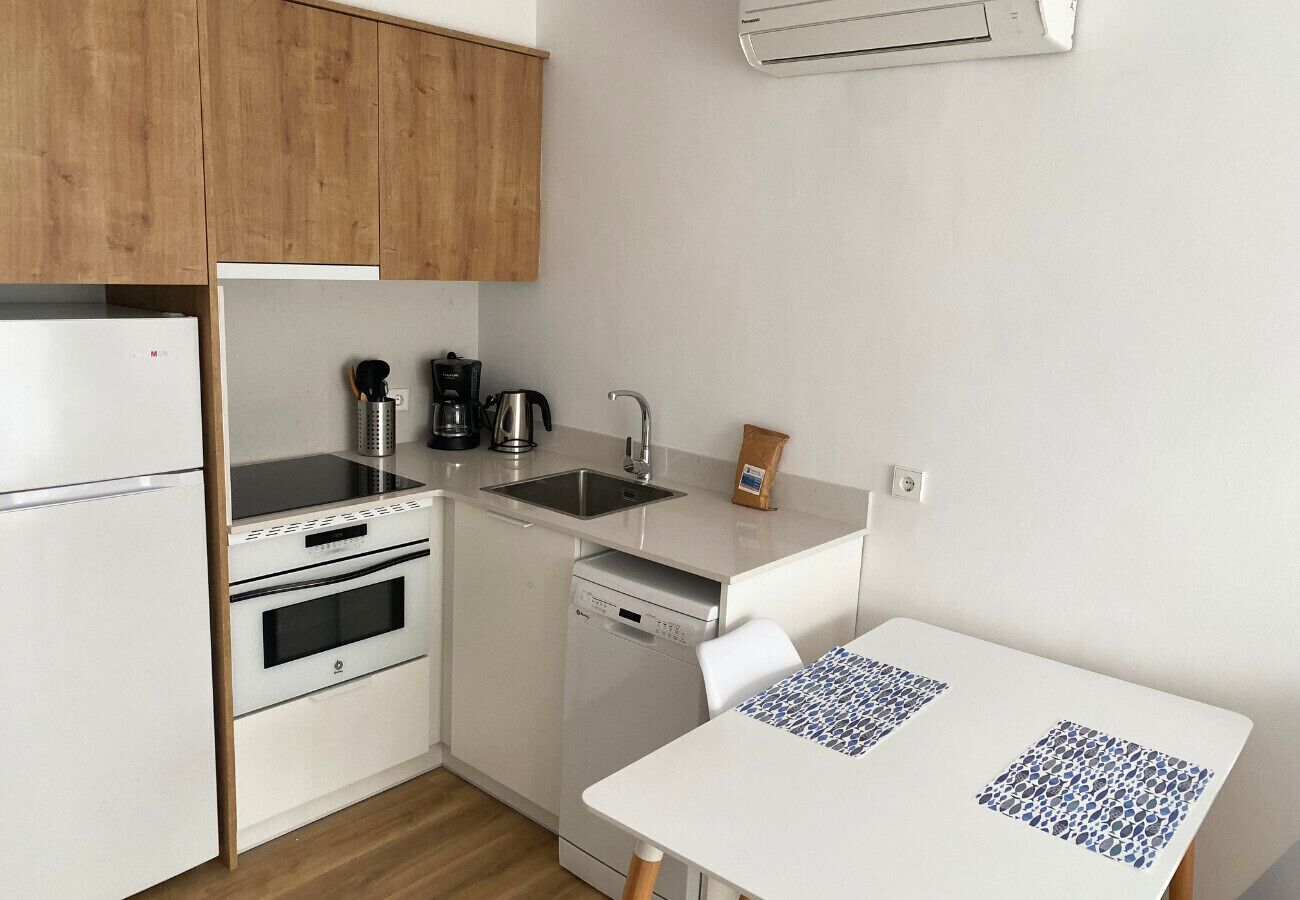 Frigorifero, microonde, forno, lavastoviglie