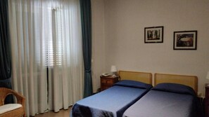 Desk, iron/ironing board, free WiFi - CAPORAL (Minori)