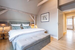 Bügeleisen/Bügelbrett, Reisekinderbett, kostenloses WLAN, Bettwäsche