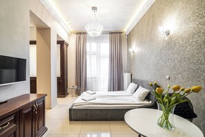 Studio, Balcony | Individually decorated, iron/ironing board, free WiFi, bed sheets - RentPlanet - Apartamenty Stawowa (Katowice)