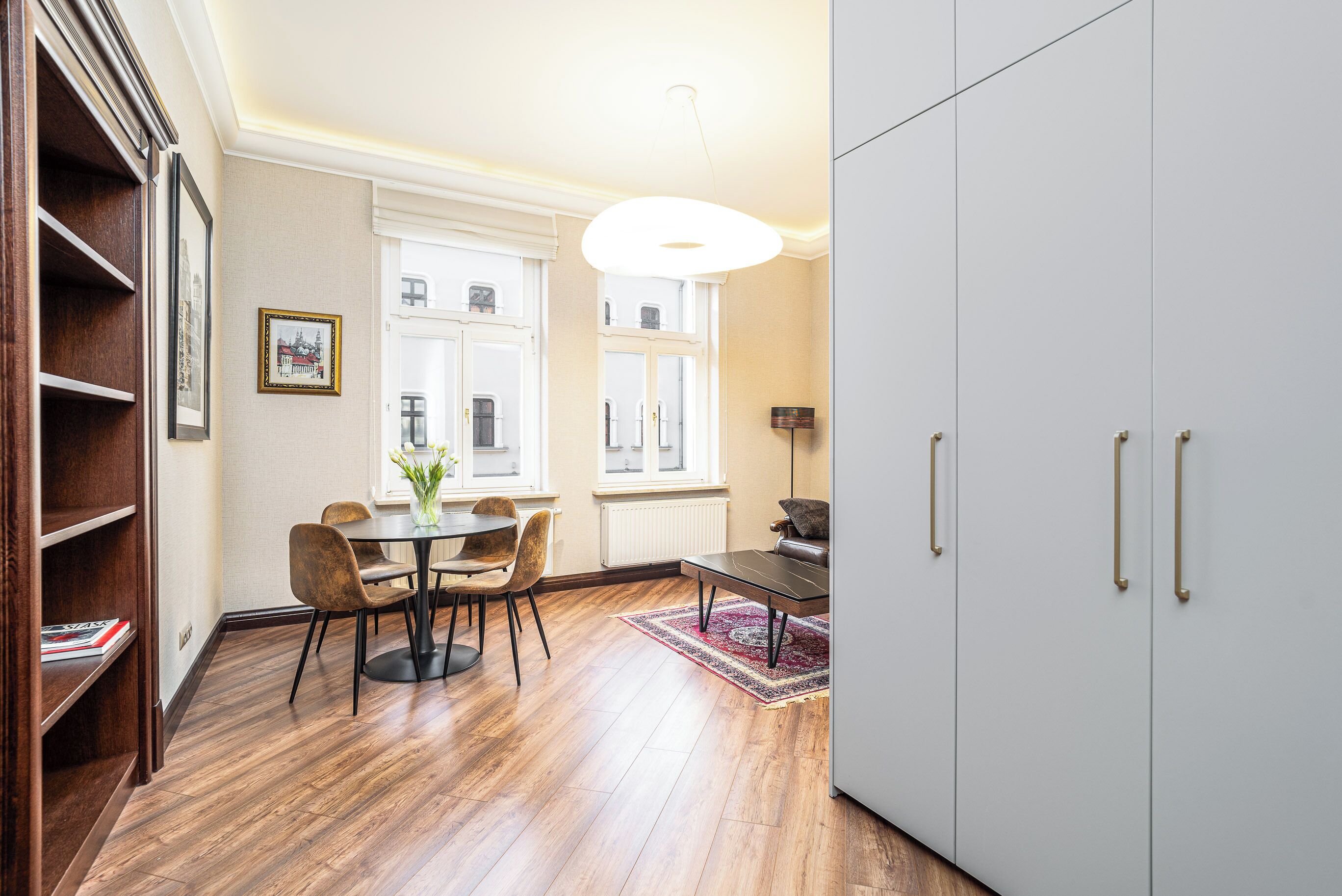 Apartamento clásico | Zona de estar | Una Smart TV
