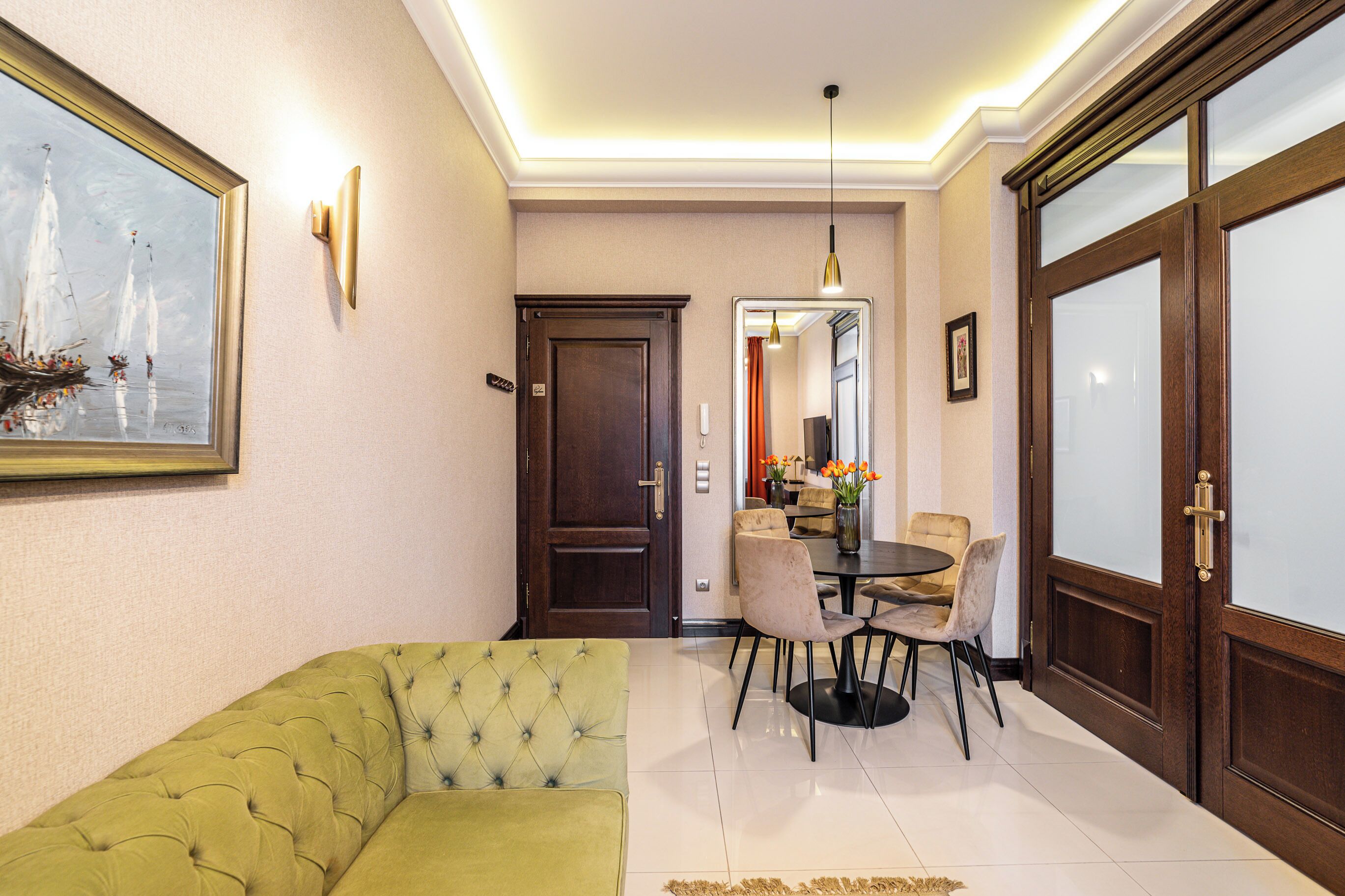 Apartamento City | Sala de estar | Una Smart TV
