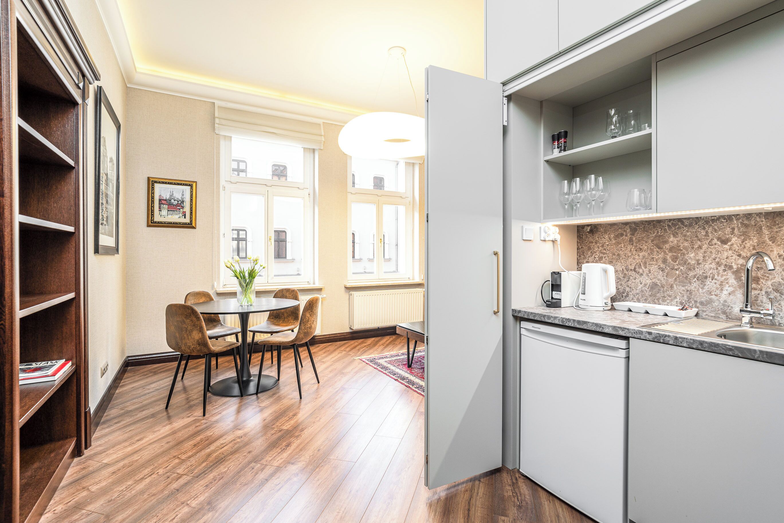 Classic-Apartment | Eigene Kochnische | Kühlschrank, Wasserkocher mit Kaffee-/Teezubehör, Wasserkocher