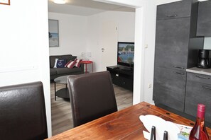 TV - The Lodge I - cozy vacation apartment with garden (Büsum)