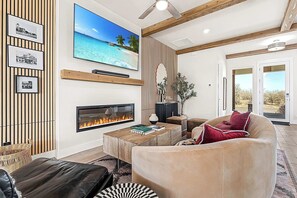 TV - Lager House - Fire Pit & On 290 Wine Route (Fredericksburg)