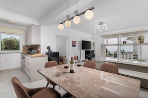 Dining - Villa Maurina- 2 bedroom, pool and sea view (Ičići)
