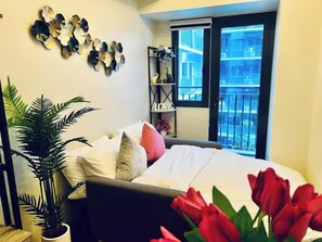 WiFi, bed sheets - Shore 3 Comfy & Cozy 1BR unit near MOA (Pasay City)