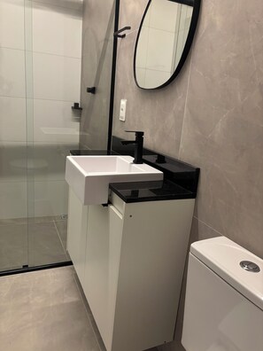 Shower, towels, soap, toilet paper - Compact studio in the city center | AC and kitchen | (Petrolina)