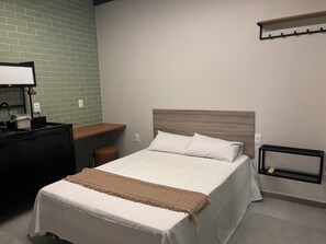 1 dormitori, planxa i posts de planxar, wifi i roba de llit 