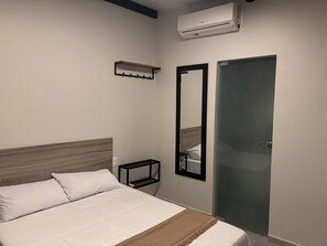 Iron/ironing board, WiFi, bed sheets - Compact studio in the city center | AC and kitchen | (Petrolina)
