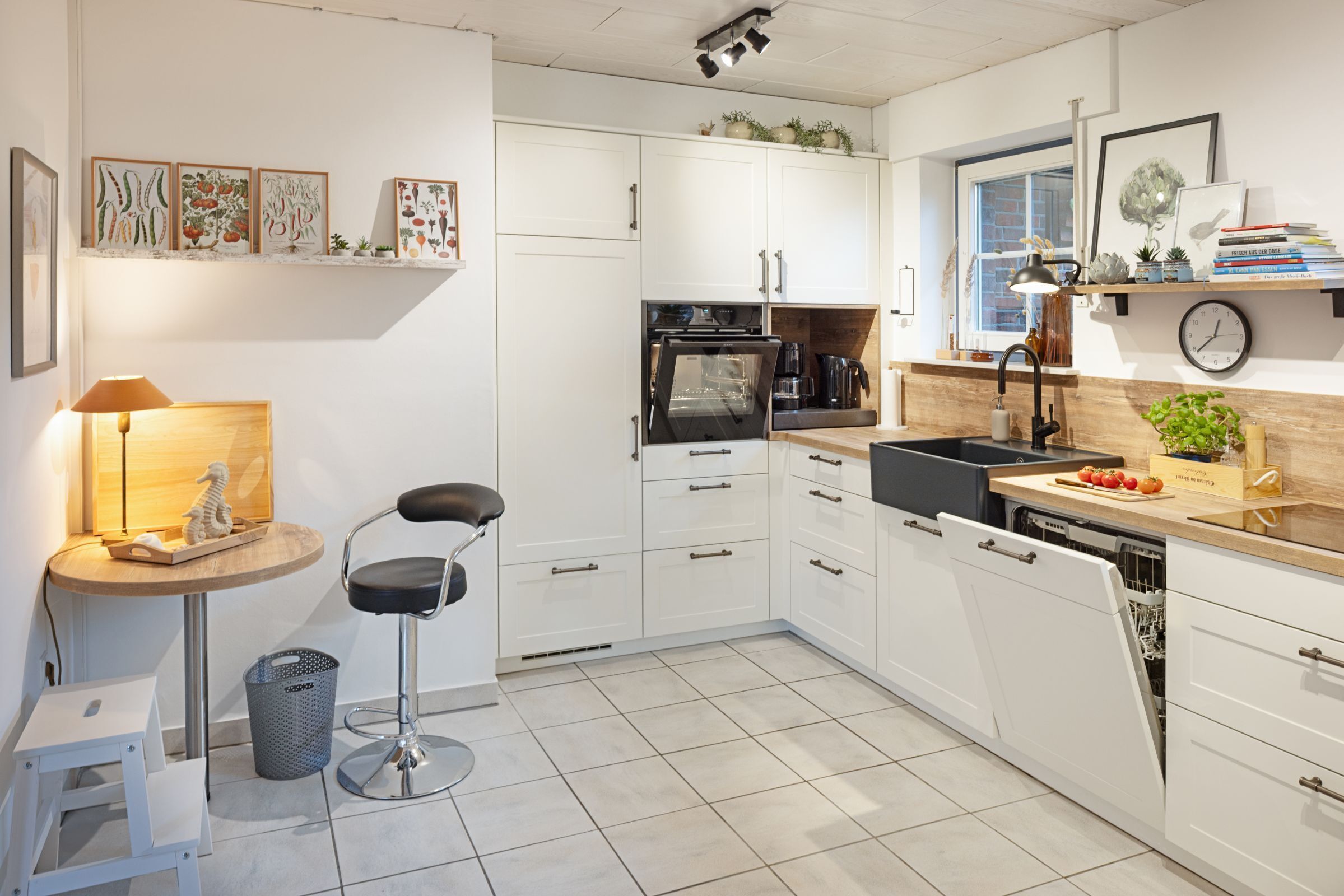 Frigorifero, forno, piano cottura, lavastoviglie