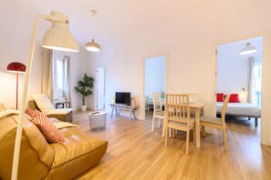 TV - 3-bedroom flat with balcony and all amenities in Madrid Tempory  PDD82B (Madrid)