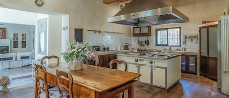 Micro-ondes, four, plaque de cuisson, lave-vaisselle