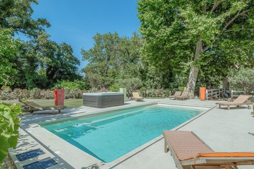 Villa de Maitre in beautiful estate