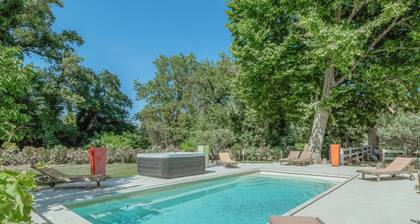 Villa de Maitre in beautiful estate