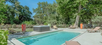 Villa de Maitre in beautiful estate