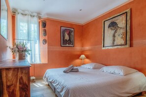 5 dormitorios, tabla de planchar con plancha, wifi y ropa de cama