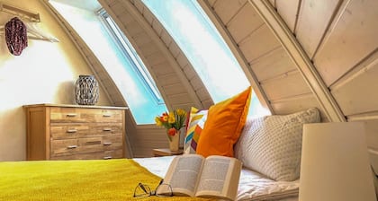 Kugelhaus Tamika – Sauna, Whirlpoolwanne, Kamin & Terrasse am Tollensesee