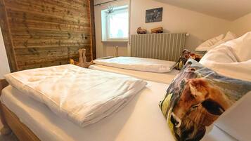 2 Schlafzimmer, Schreibtisch, Reisekinderbett, WLAN