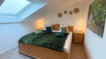 2 Schlafzimmer, Schreibtisch, Reisekinderbett, WLAN