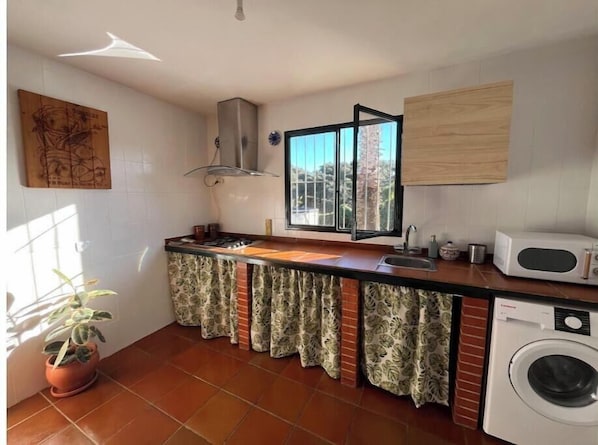 Fridge, microwave, coffee/tea maker, toaster
