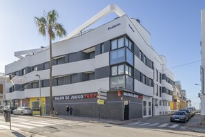 Unclassified image, 5 of 6, button