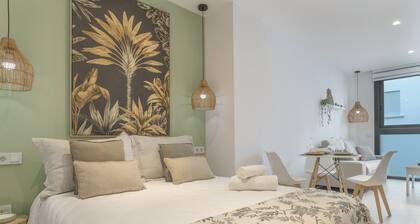 Comfortable "Black Palm" Studio, Excellent Location – Perfect for Couples