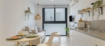 Comfortable "Black Palm" Studio, Excellent Location – Perfect for Couples