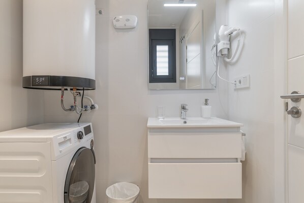 Unclassified image, 1 of 6, button