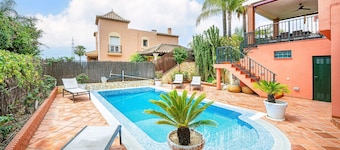 Villa 'Pareado Relax' with Sea View, Wi-Fi and Air Conditioning