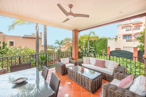 Outdoor dining - Villa 'Pareado Relax' with Sea View, Wi-Fi and Air Conditioning (Marbella)