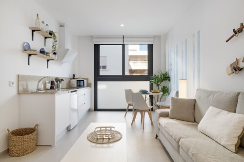 Comfortable "Blue Wave" Studio, Excellent Location – Perfect for Couples