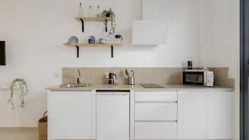 Kühlschrank, Mikrowelle, Herdplatte, Geschirrspüler