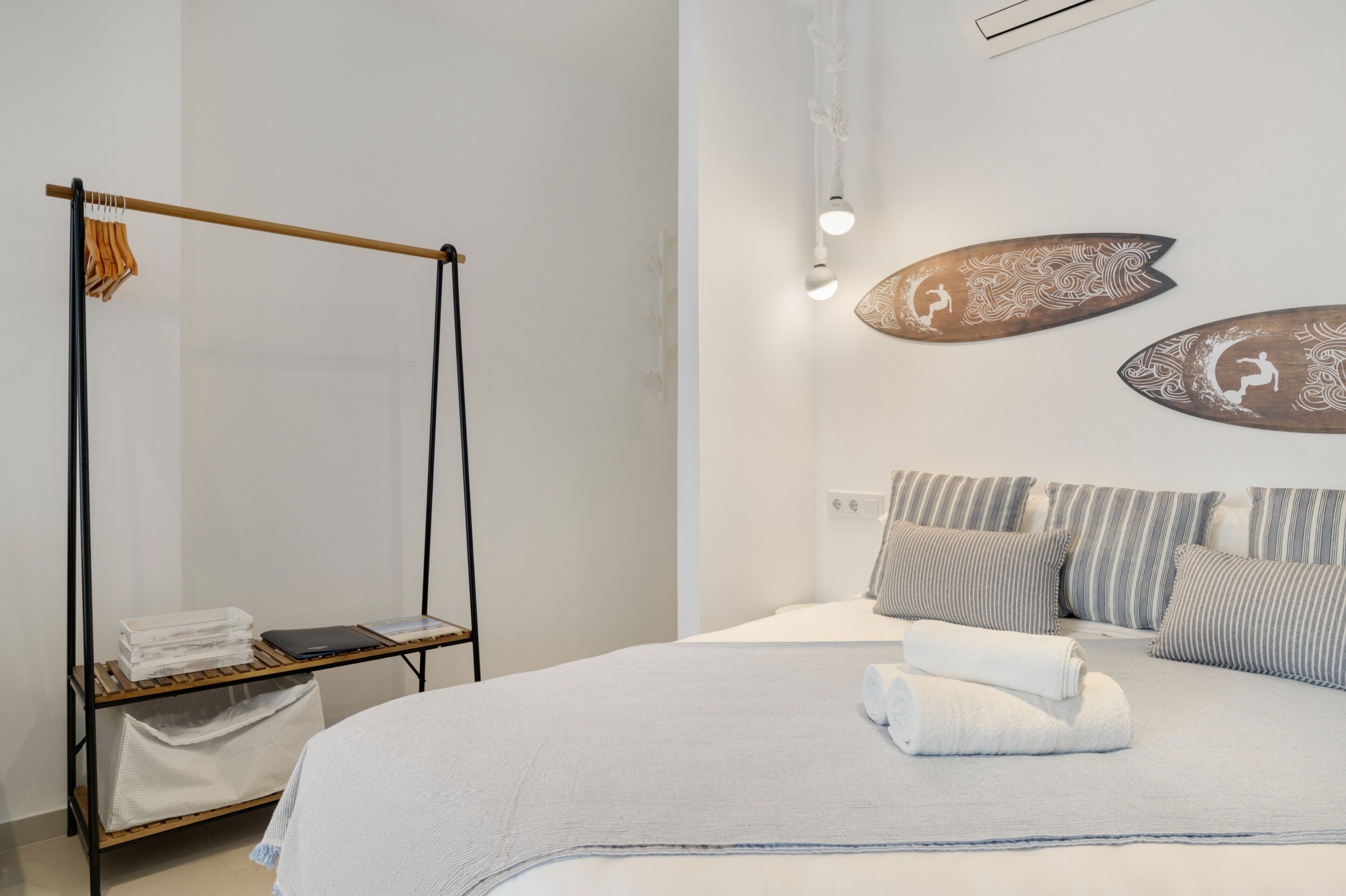 Strykjärn/strykbräda, wi-fi och sängkläder