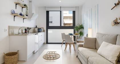 Comfortable "Blue Wave" Studio, Excellent Location – Perfect for Couples