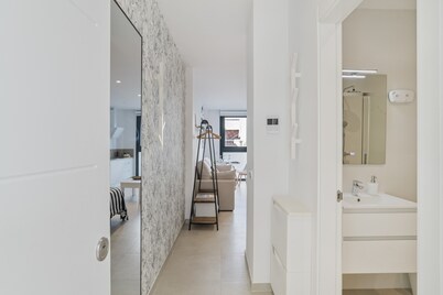 Comfortable "Black&White" Studio, Excellent Location – Perfect for Couples