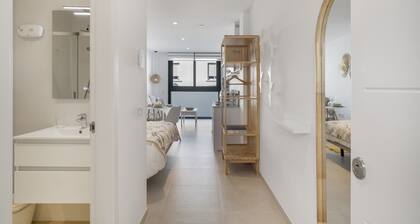 Comfortable "Banana Tree" Studio, Great Location – Perfect for Couples