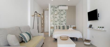 Silitysrauta/-lauta, Wi-Fi, vuodevaatteet