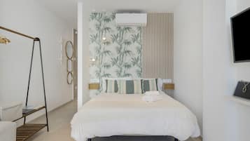 Iron/ironing board, WiFi, bed sheets