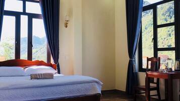 Chambre Double Luxe, balcon, vue lac | Rideaux occultants, chambres insonorisées, Wi-Fi gratuit