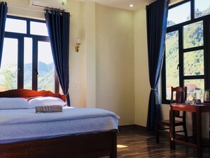 Lyxigt dubbelrum - balkong - sjöutsikt | Mörkläggningsgardiner, ljudisolering och gratis wi-fi