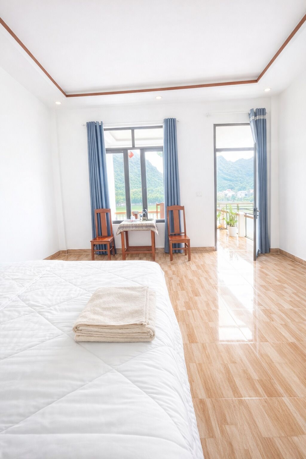 ستائر تعتيم وتجهيزات عازلة للصوت وواي فاي مجانًا