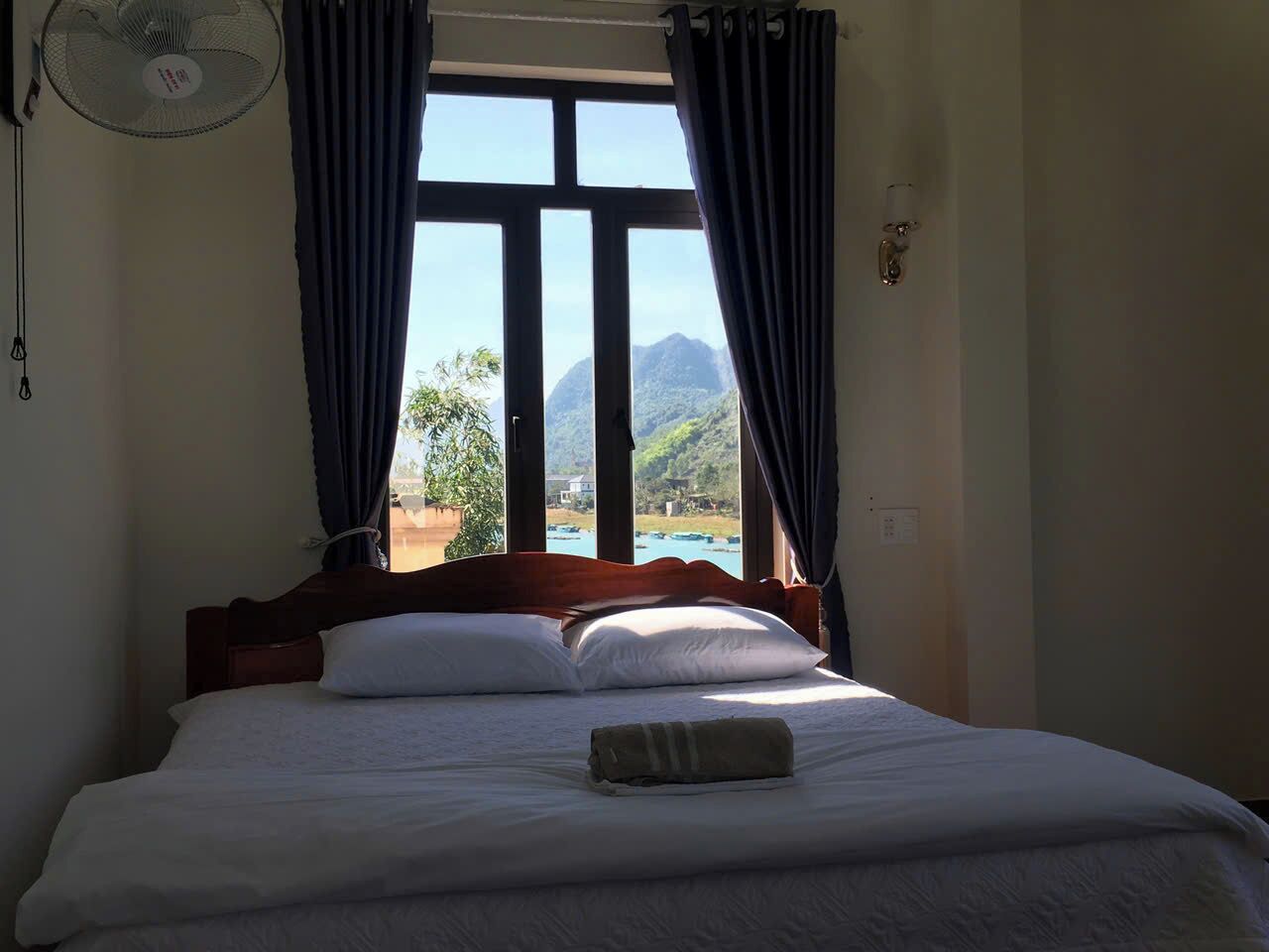 Blackout curtains, soundproofing, free WiFi