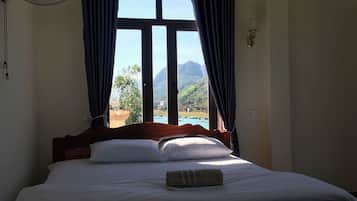 Blackout curtains, soundproofing, free WiFi