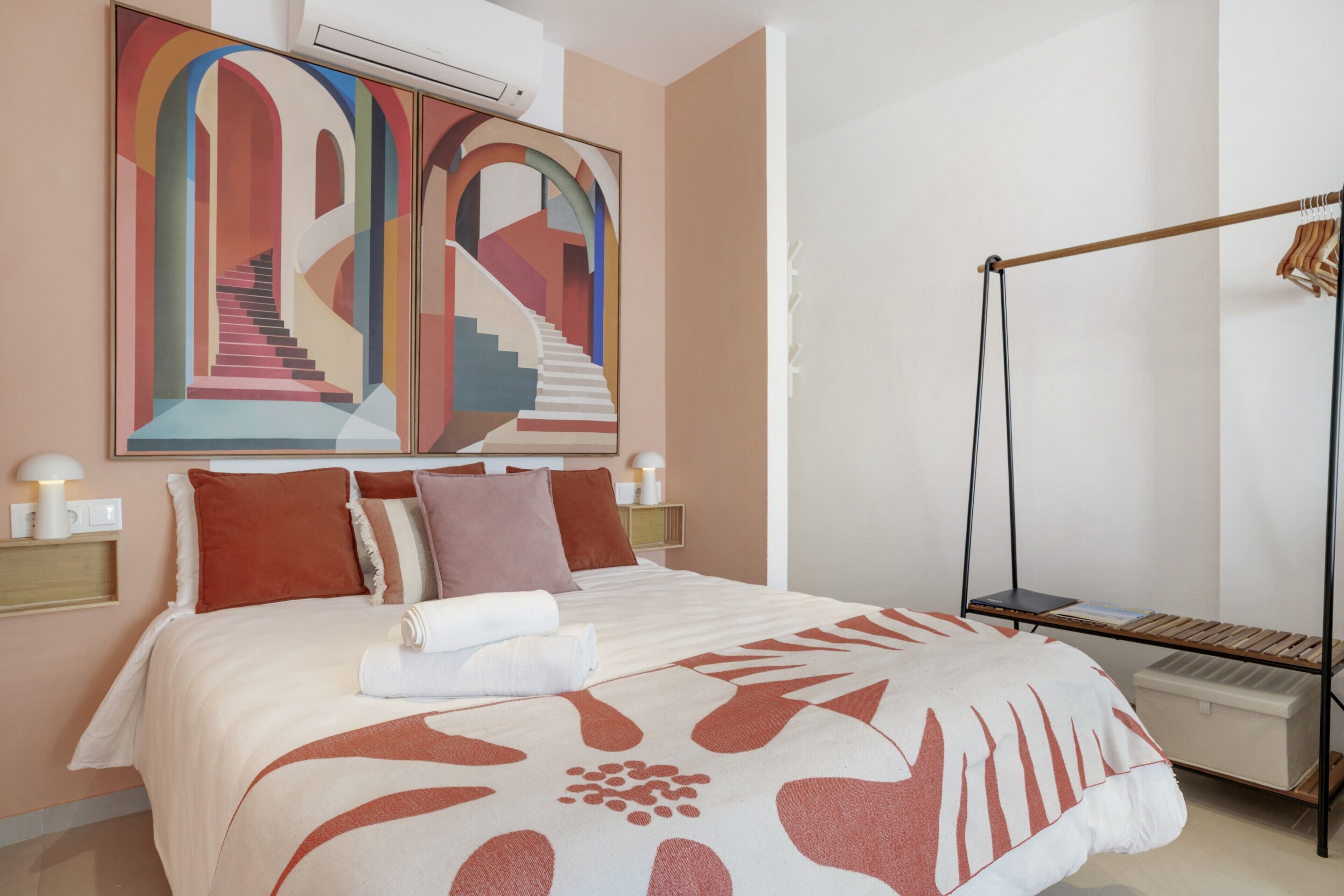 Iron/ironing board, WiFi, bed sheets